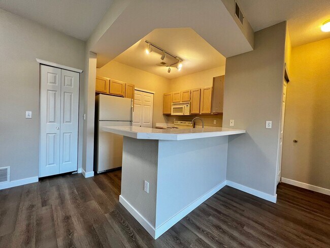 Foto del edificio - 2 bed 2 bath condo off Harmony in Fort Collins!