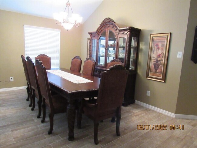 Foto del edificio - 10022 Driftwood Park Dr