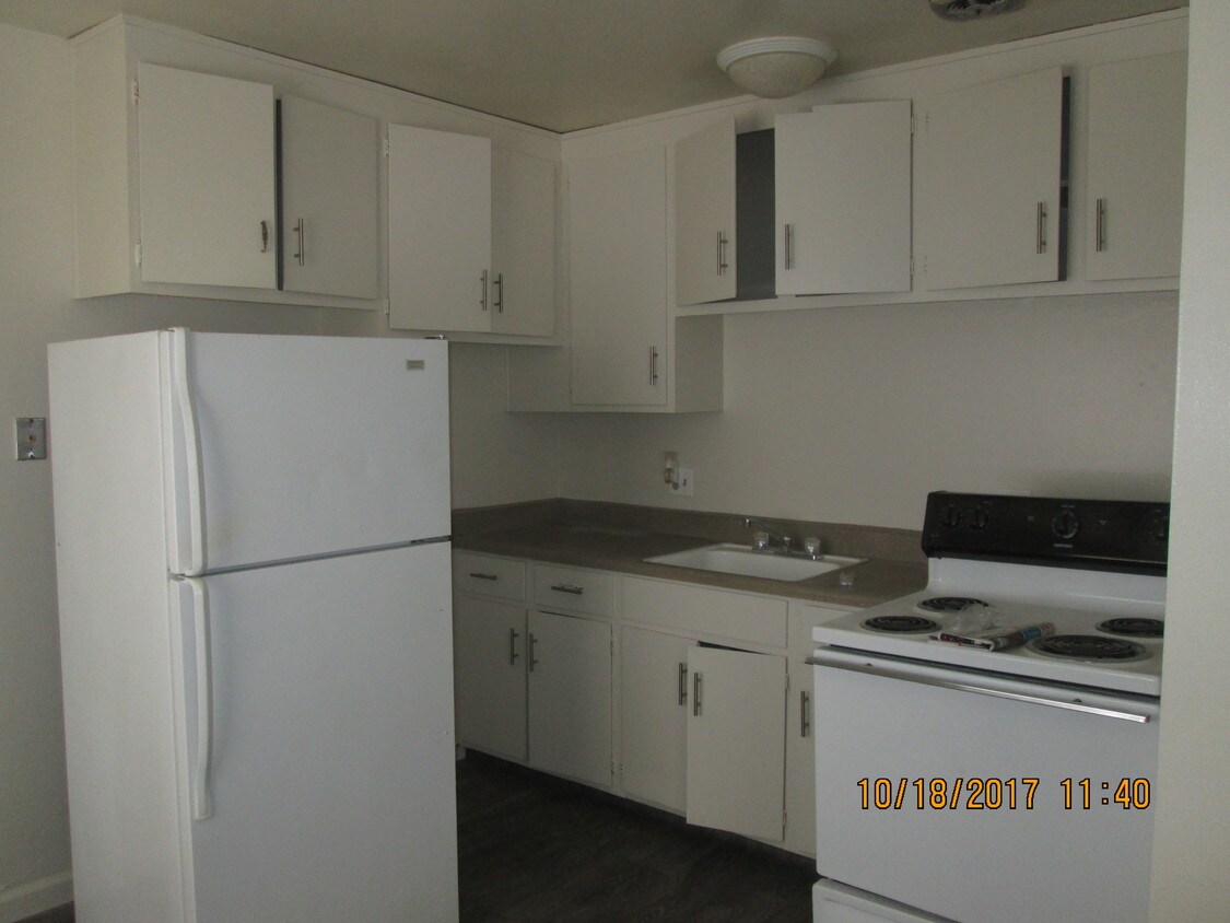Primary Photo - 3683 N Cedar Ave