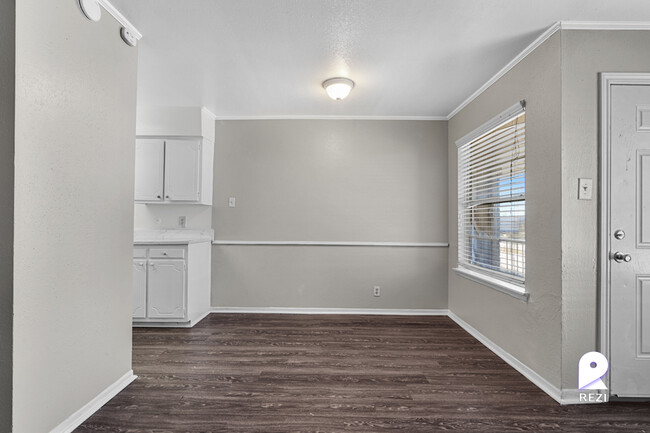 Building Photo - 1320 31st St N