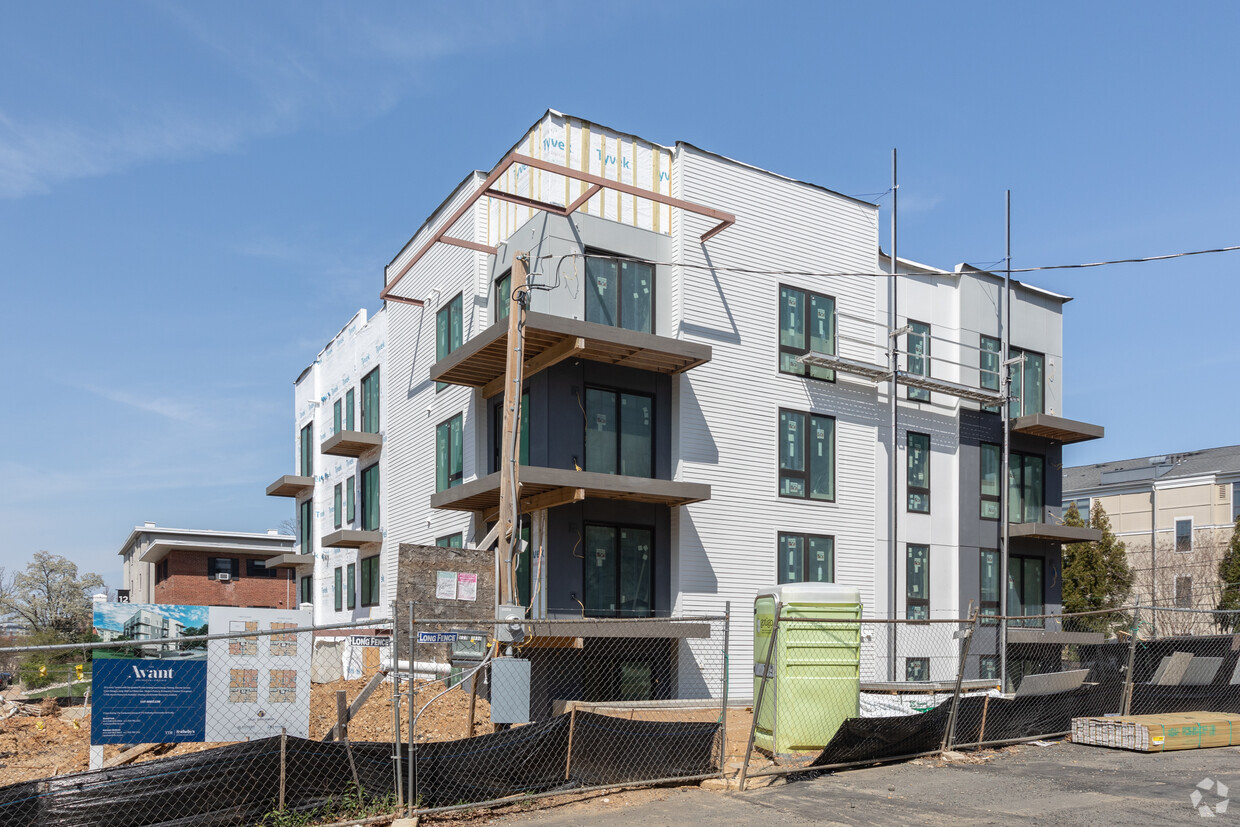 Building Photo - The Avant