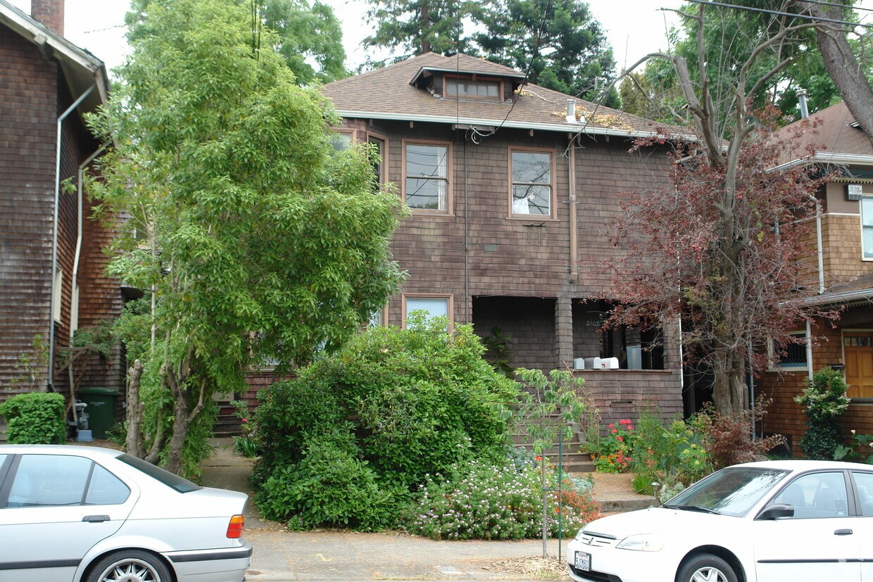 Foto principal - 2808 Derby St