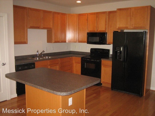 Building Photo - 4551 Brassfield Dr