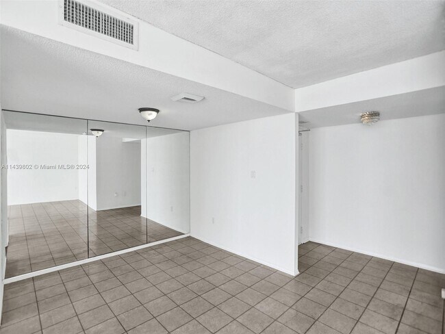 Building Photo - 18031 Biscayne Blvd