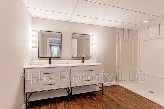 Building Photo - 314 S Plainview Dr