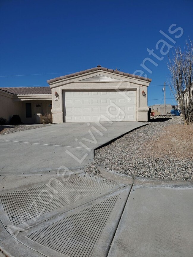 Building Photo - 3005 Palisades Dr