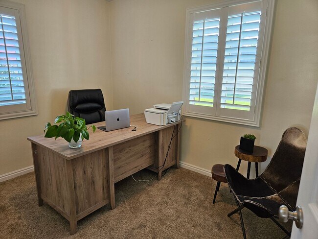 Foto del edificio - Charming 4 Bed, 2 Bath Home Near Schools &...