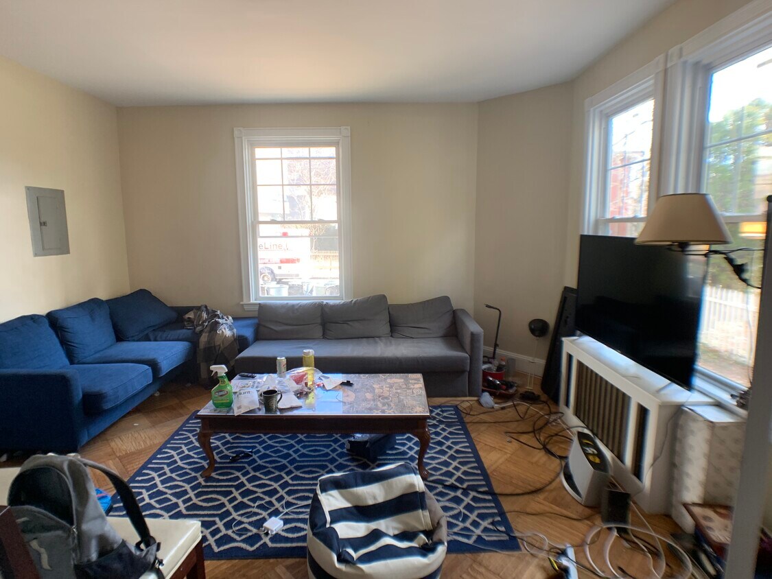 Foto principal - 19 Putnam Ave