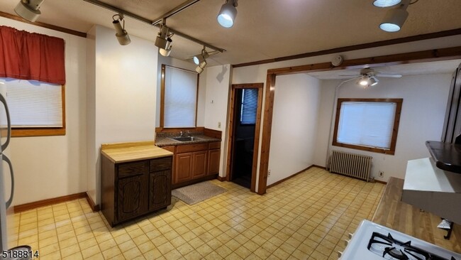 Building Photo - 15 Fairview Pl