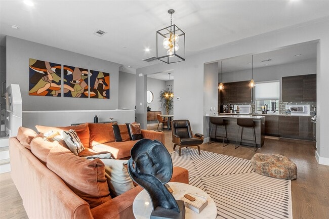 Foto del edificio - 2104 Dennis St