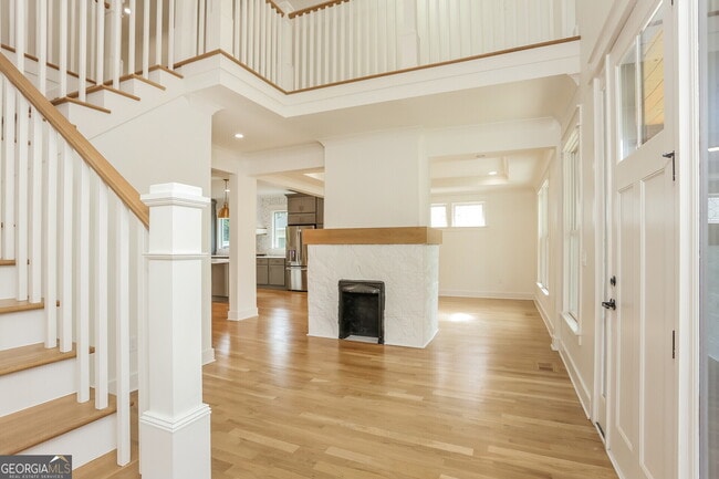 Building Photo - 116 3rd Ave