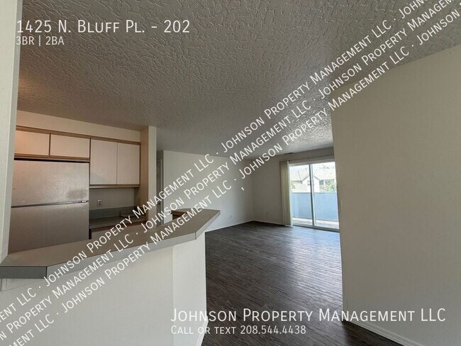 Foto del edificio - 1425 N Bluff Pl