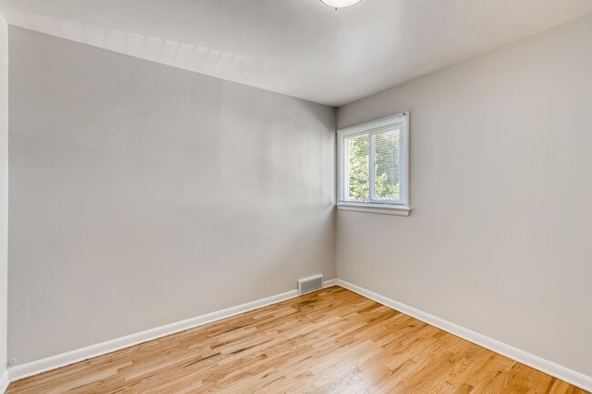 Foto del edificio - 3 Bedroom 2 Bathroom Denver Home with Bonu...