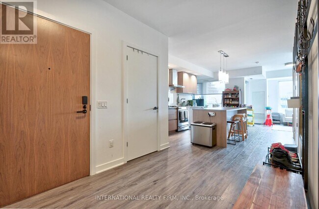 Photo du bâtiment - 425-425 Wellington St W