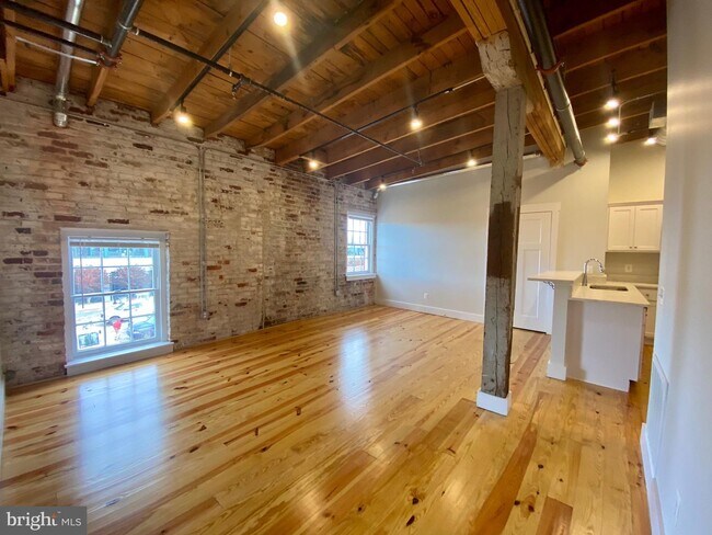 Building Photo - 401 Princess Anne St