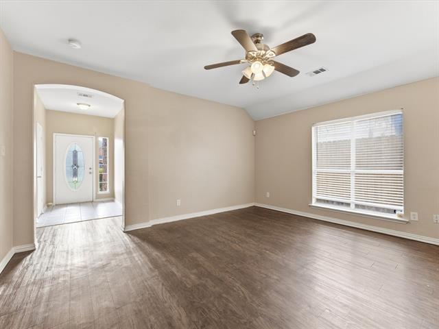 Foto del edificio - 464 Bass Rd