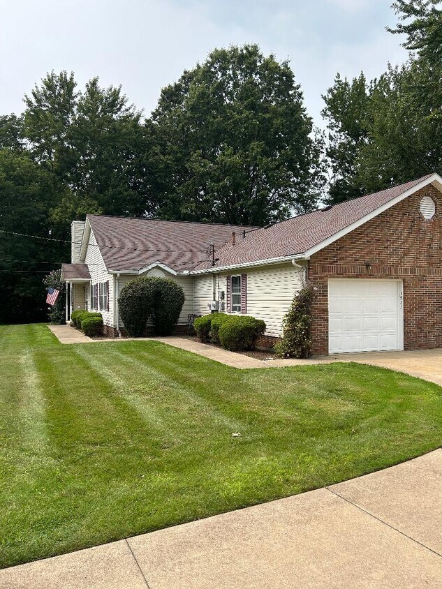 1921 Ritchie Rd Unit 1921, Stow, OH 44224 Apartments in Stow, OH