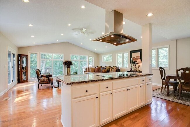 Foto del edificio - 15302 Skyview Dr