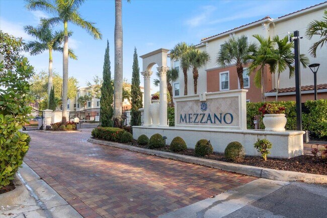 Building Photo - 9857 Baywinds Blvd