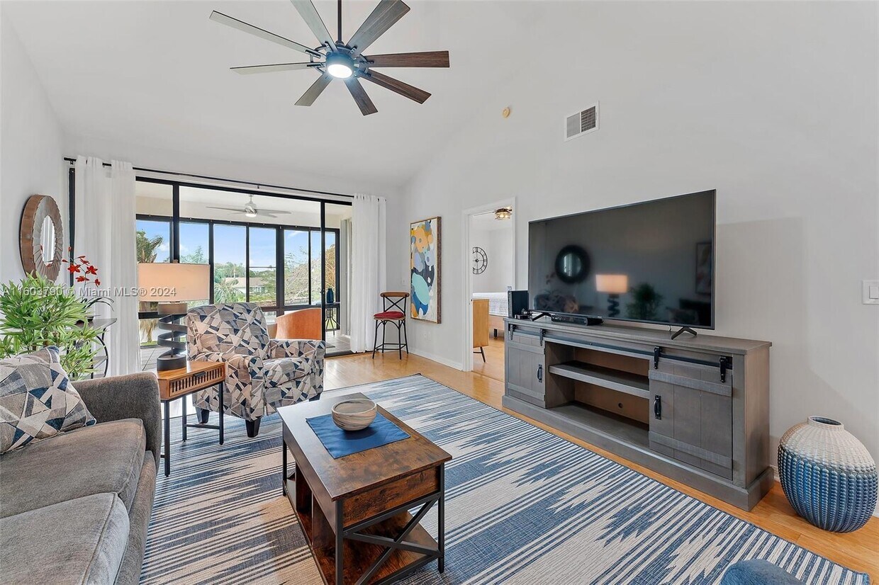 Foto principal - 6101 SE Landing Way