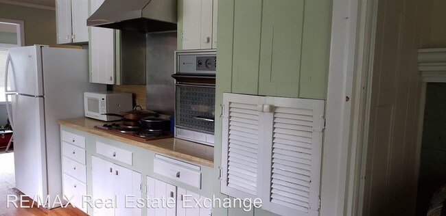 Foto del edificio - 4 br, 2 bath House - 2102 N. Chestnut Street