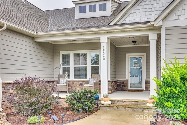 Foto del edificio - 18568 Mainsail Ct