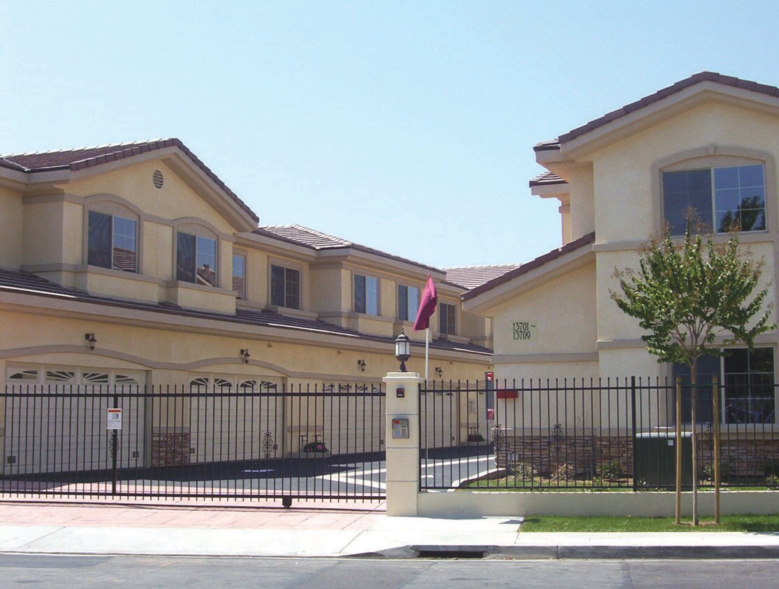 Foto del edificio - 13733 Ruther Ave