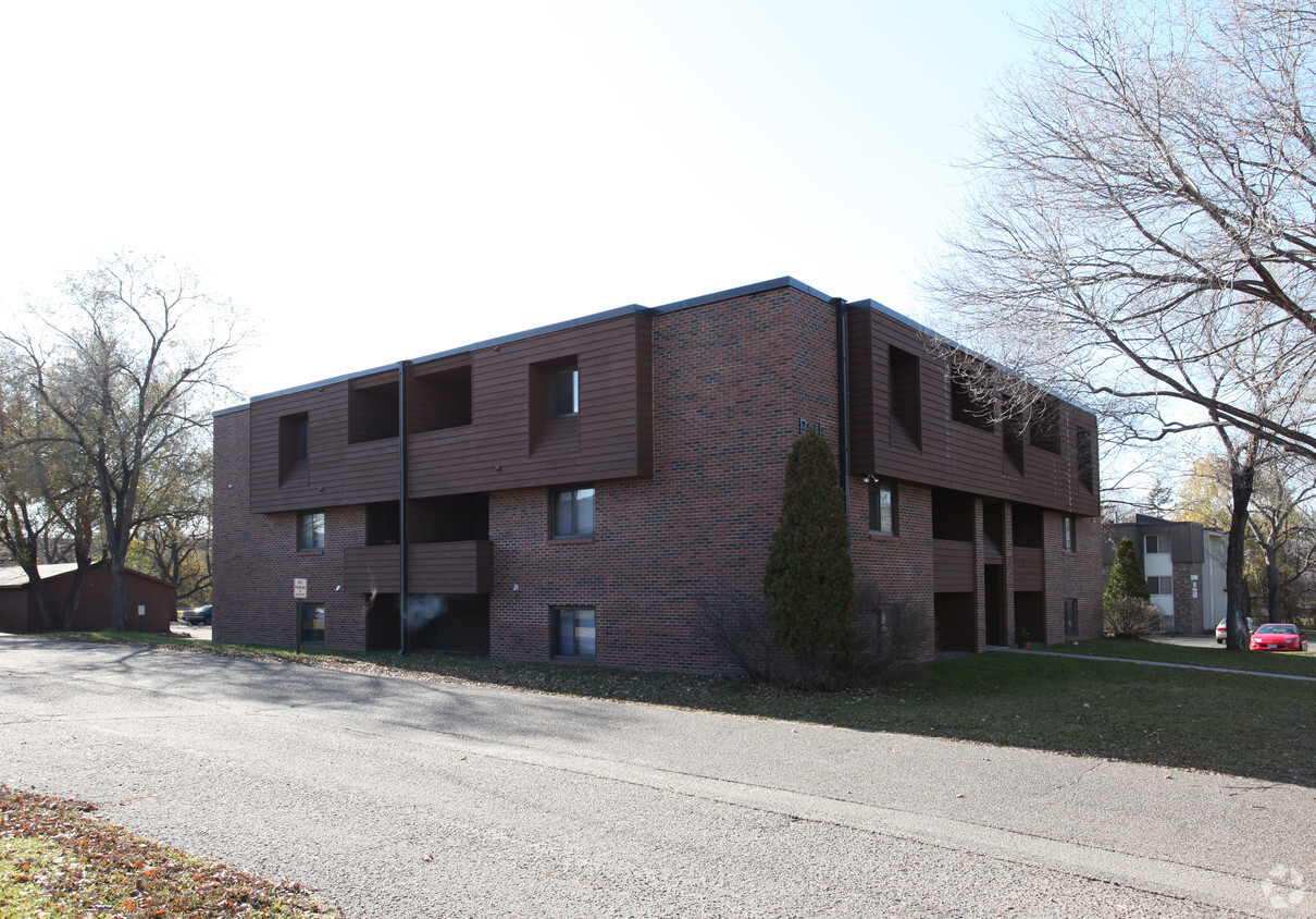 Building Photo - Serenity Park East