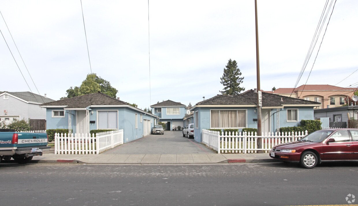 Primary Photo - 44-52 Oak Ave