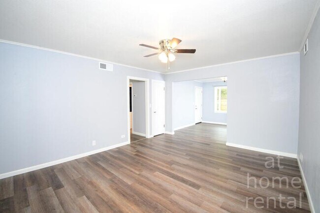 Foto del edificio - 7816 E 4th St
