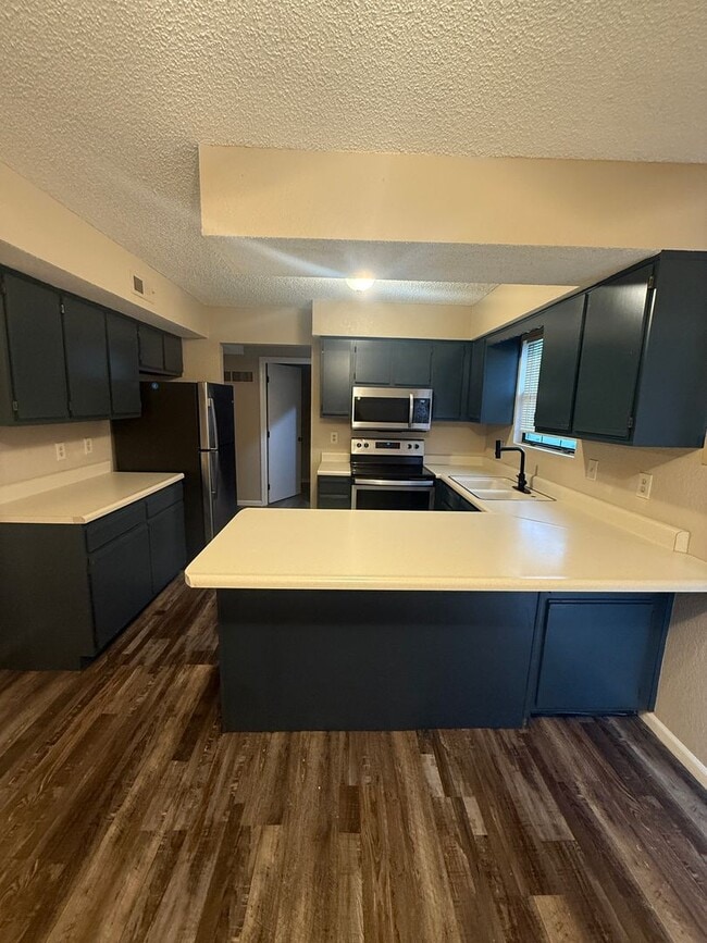 Building Photo - 708-710 SW 37th St Duplex