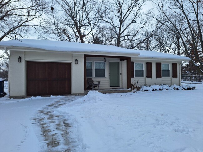 Foto del edificio - 227 Juneway Terrace