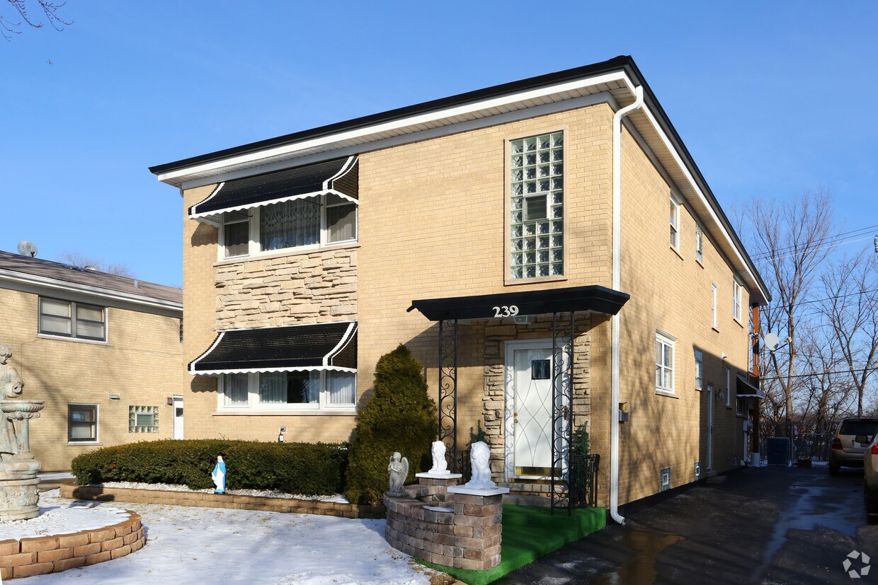 239 S Hale St, Addison, IL 60101 239 S Hale St Addison, IL