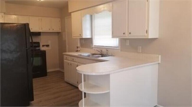 Building Photo - 3903 Pineneedle Dr
