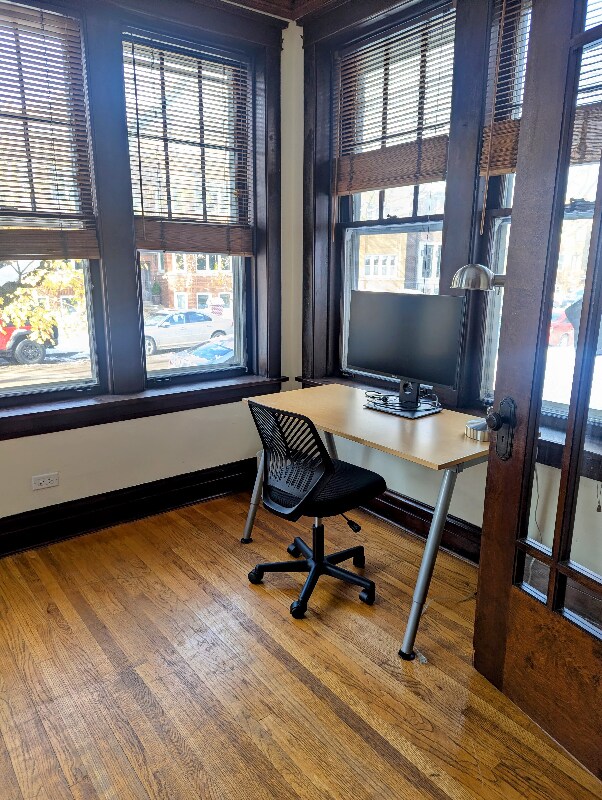 Foto del edificio - 3619 N Claremont Ave