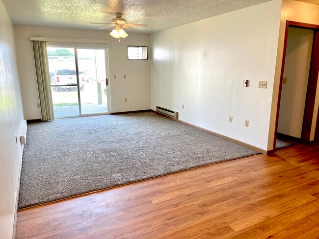 Building Photo - 623 Amy Dr