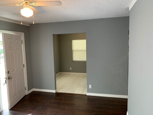 Foto del edificio - 8931 India Ave