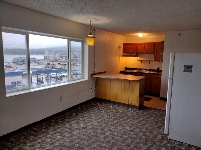 Building Photo - 2415 Hemlock St