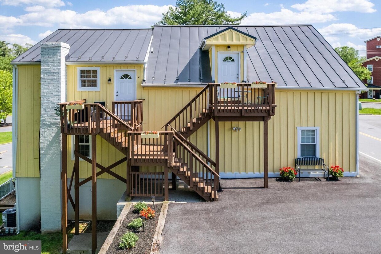 222 N 21st St Unit 3, Purcellville, VA 20132 Room for Rent in