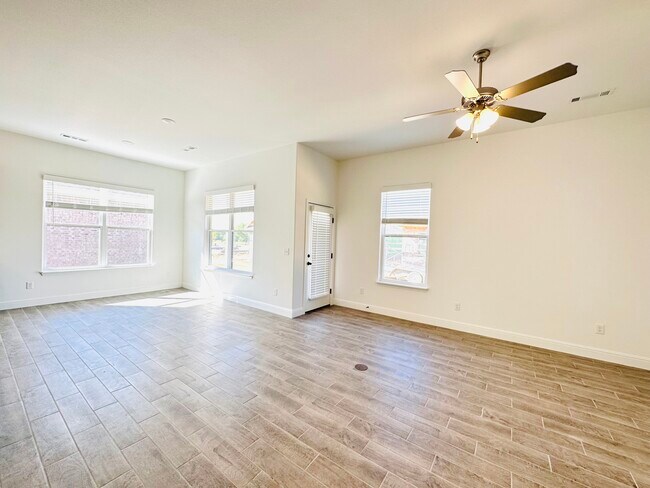 Foto del edificio - 2150 Tallgrass Ter