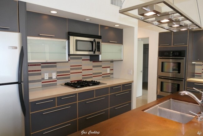 Building Photo - Palm Springs Village,Unfurnished,Long Term