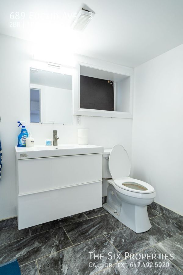 Building Photo - Beautiful 2 Bedroom Lower Level Annex Apartment