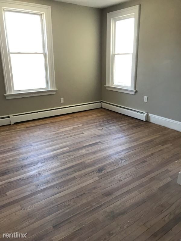 Building Photo - 3 br, 1 bath Apartment - 818 Pine St