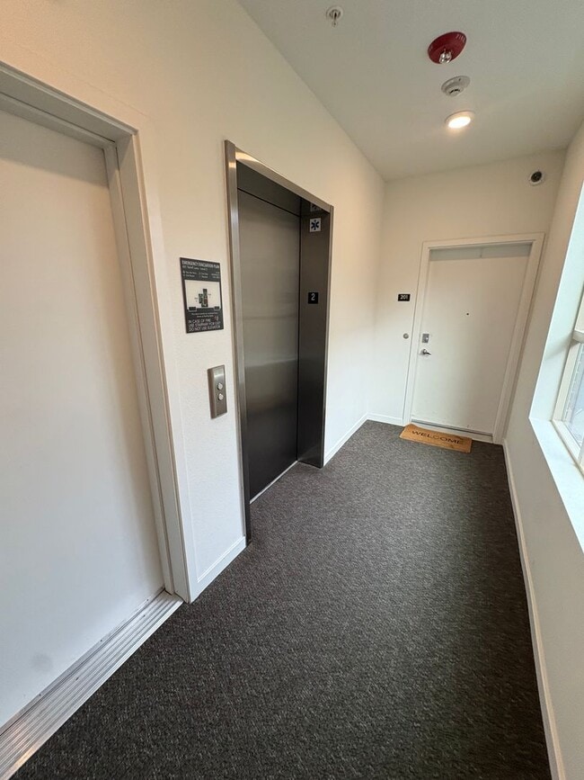 Foto del edificio - Modern 2bed/2bath Single Story Condo in the MIll