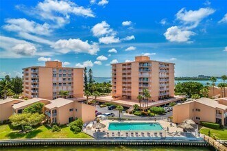 Building Photo - 7430 Sunshine Skyway Ln S