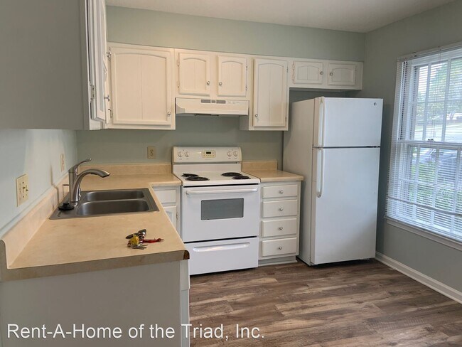 Building Photo - 3 br, 2.5 bath House - 4851 Tower Road D