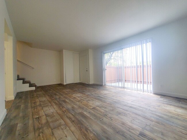 Interior Photo - Paseo del Prado