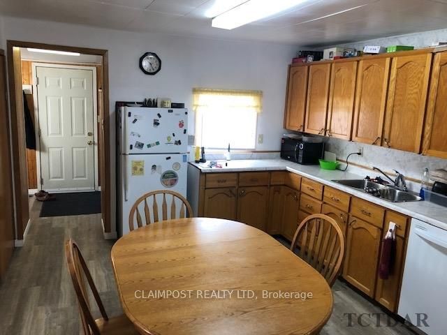 Photo du bâtiment - Spacious 3 Bed / 1 Bath House| $2249/month - Parking Included