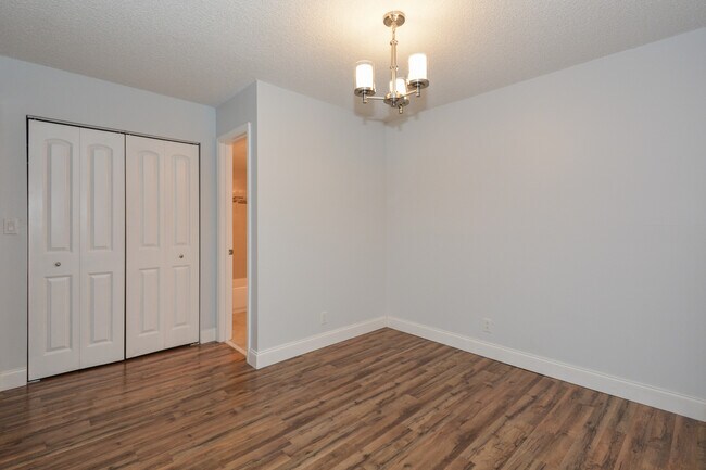 Comedor - 1251 NW 13th St