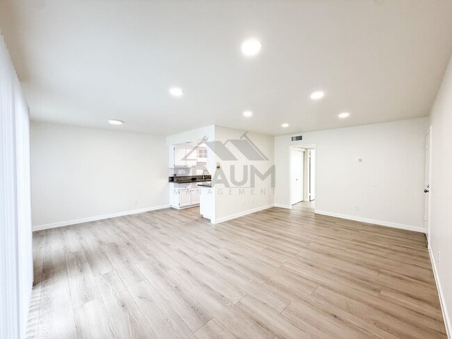 Building Photo - 15000 Burbank Blvd